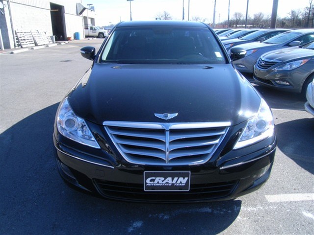 Hyundai Genesis 2010 photo 1