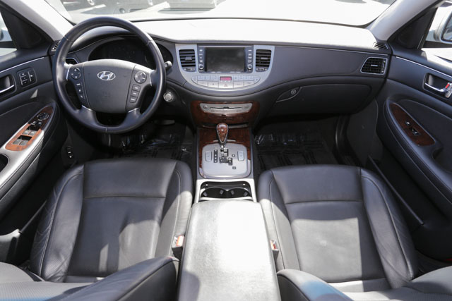 Hyundai Genesis 2010 photo 3