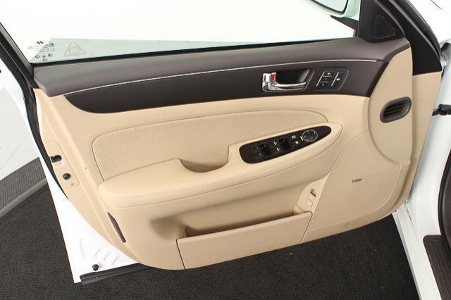 Hyundai Genesis 2010 photo 3