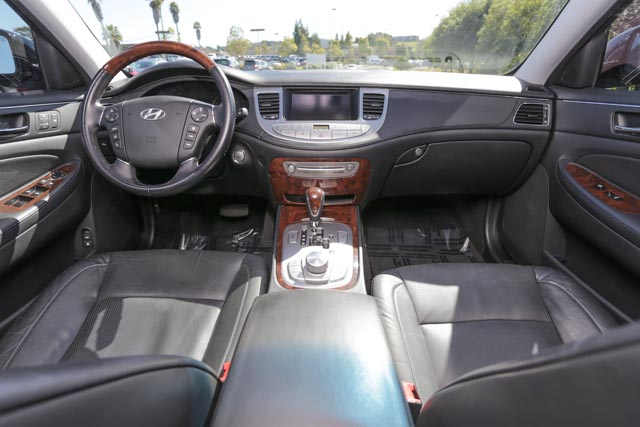 Hyundai Genesis 2010 photo 1