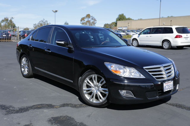 Hyundai Genesis 2010 photo 3