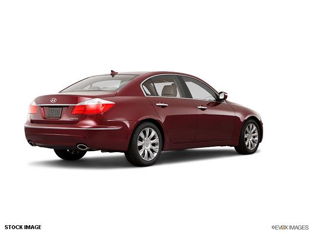 Hyundai Genesis 2011 photo 2