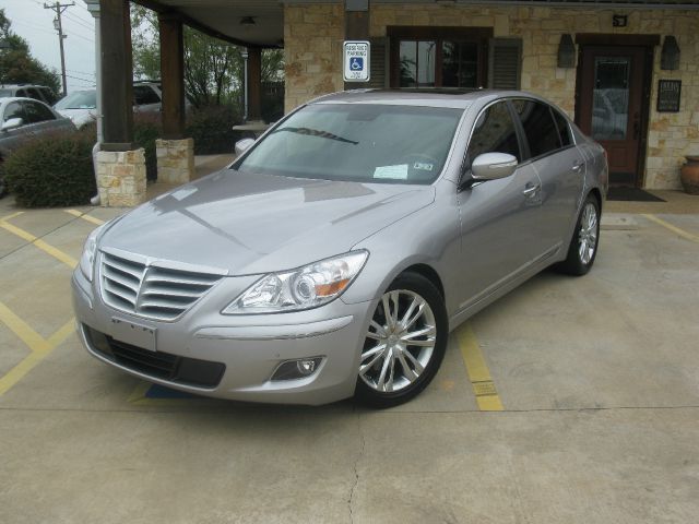 Hyundai Genesis 2011 photo 2