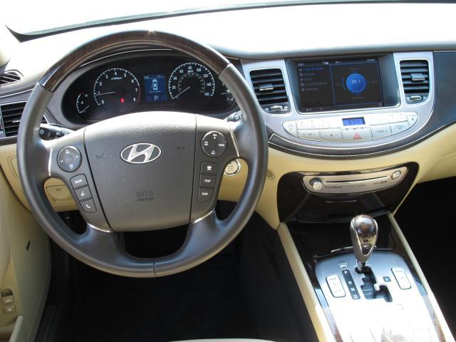 Hyundai Genesis 2011 photo 5