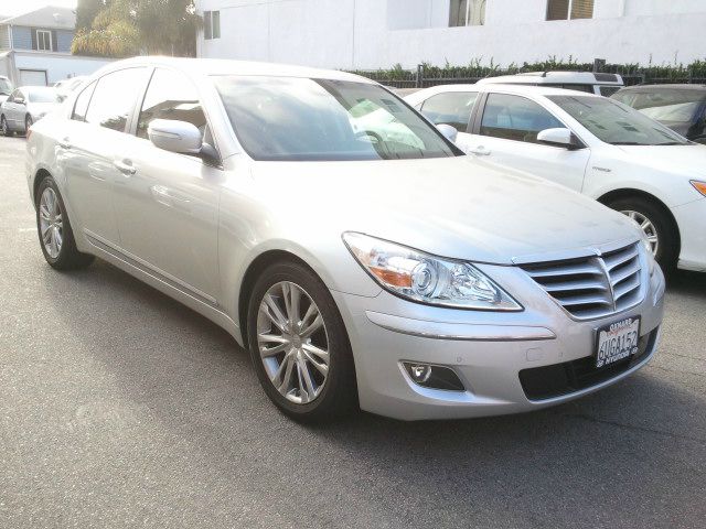 Hyundai Genesis 2011 photo 3