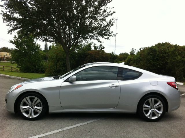 Hyundai Genesis Coupe 2010 photo 16