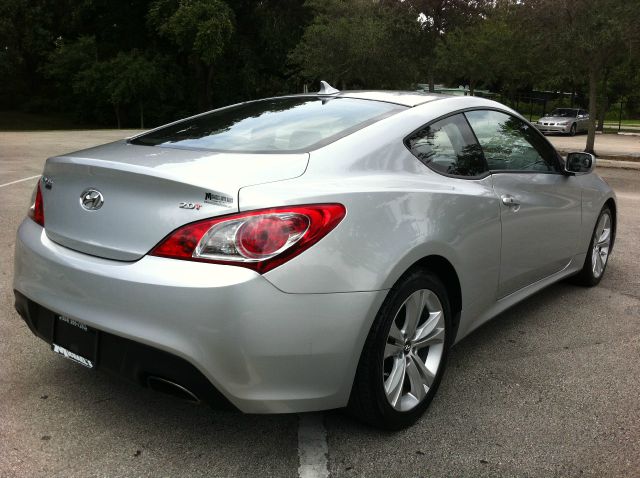 Hyundai Genesis Coupe 2010 photo 2