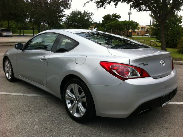 Hyundai Genesis Coupe 2010 photo 23