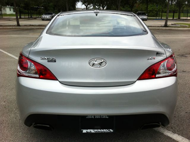 Hyundai Genesis Coupe 2010 photo 3