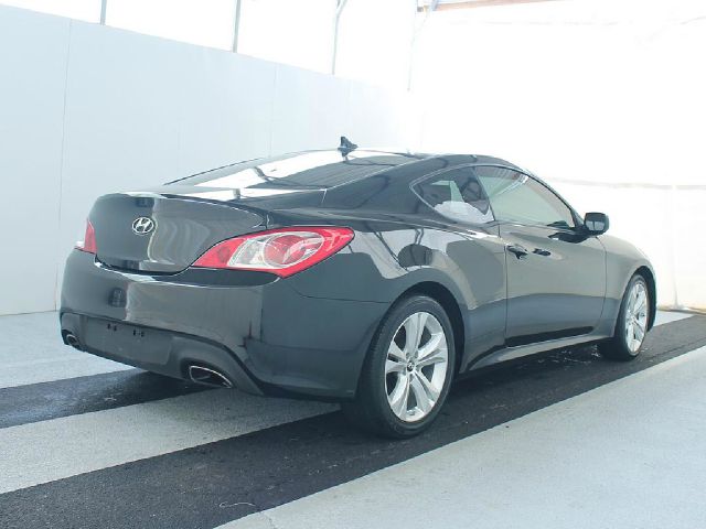 Hyundai Genesis Coupe 2010 photo 2