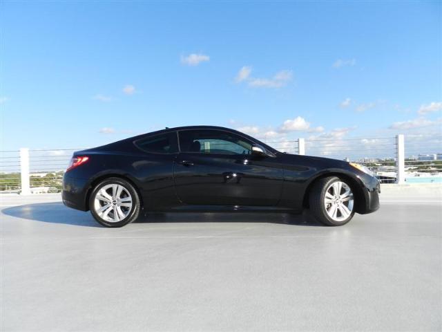 Hyundai Genesis Coupe 2011 photo 2