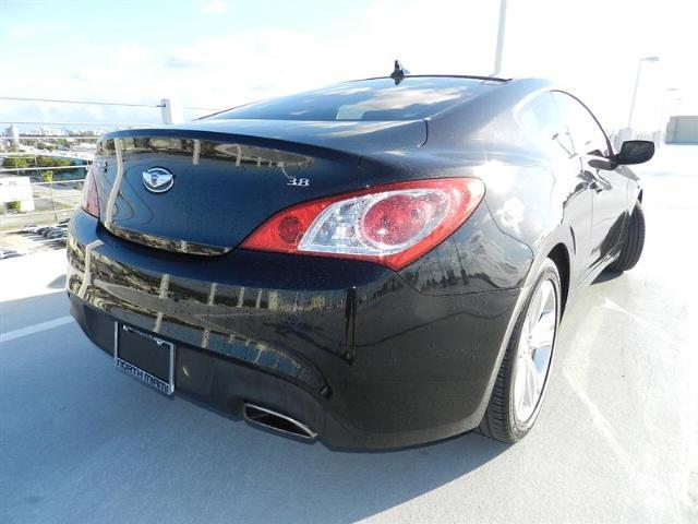 Hyundai Genesis Coupe 2011 photo 3