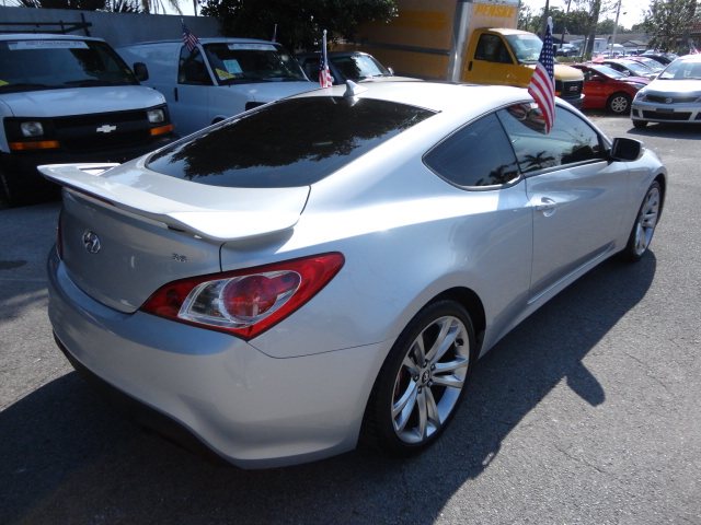 Hyundai Genesis Coupe 2011 photo 1