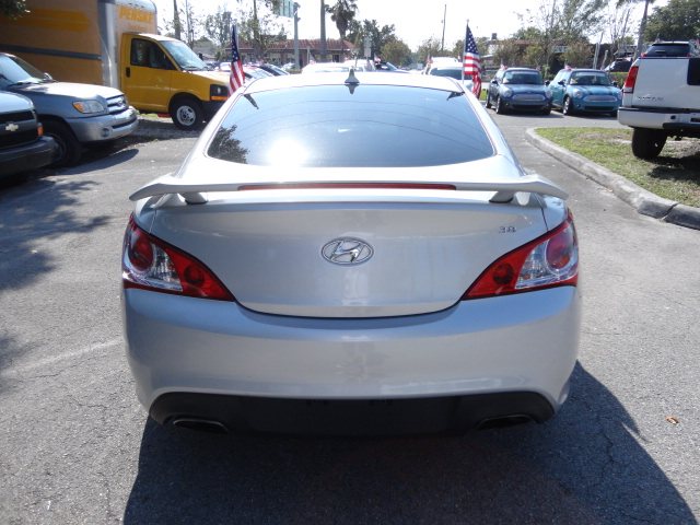 Hyundai Genesis Coupe 2011 photo 4