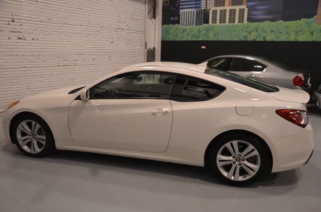 Hyundai Genesis Coupe 2011 photo 18