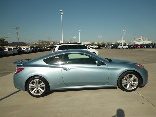 Hyundai Genesis Coupe 2011 photo 2