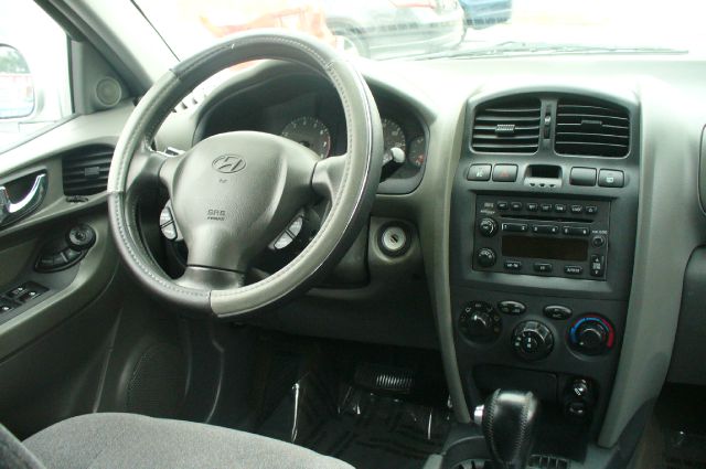 Hyundai Santa Fe 2004 photo 1