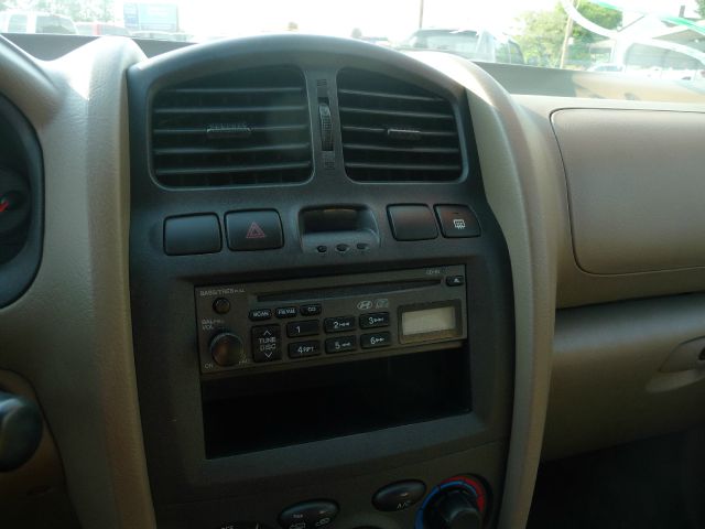 Hyundai Santa Fe 2004 photo 2