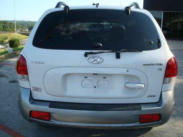 Hyundai Santa Fe 4dr Sdn 2.4L FWD SUV