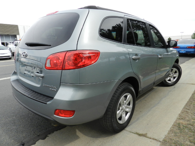 Hyundai Santa Fe Reg. Cab 8-ft. Bed 2WD SUV