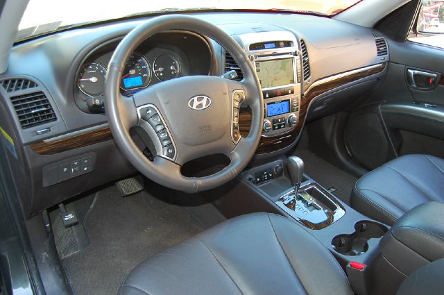 Hyundai Santa Fe 2010 photo 2