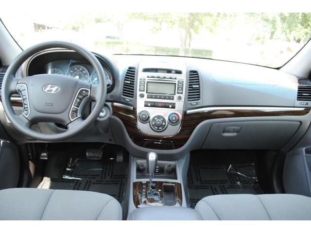 Hyundai Santa Fe 2011 photo 1