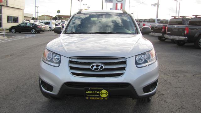 Hyundai Santa Fe 2012 photo 2