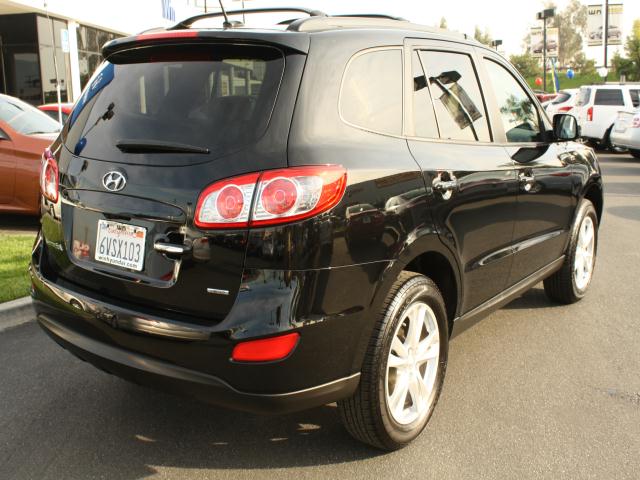 Hyundai Santa Fe 2012 photo 2