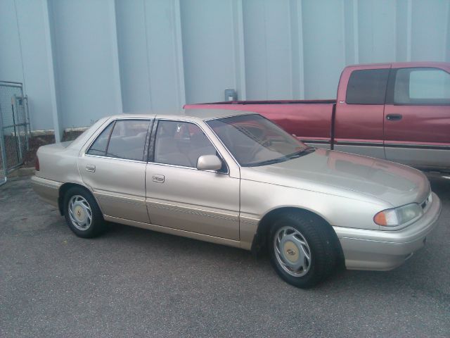 Hyundai Sonata 1993 photo 2