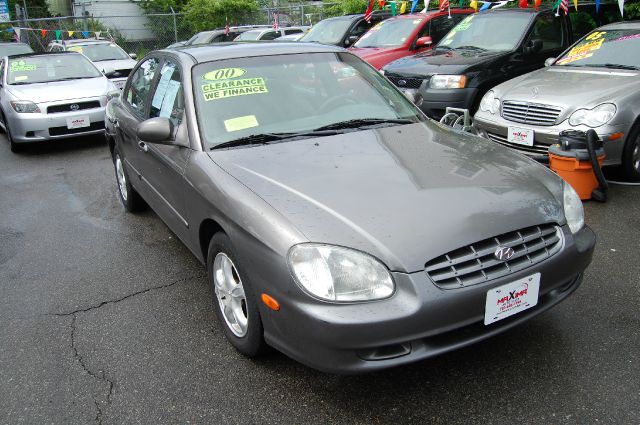 Hyundai Sonata 2000 photo 1