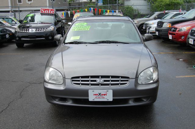 Hyundai Sonata 2000 photo 2