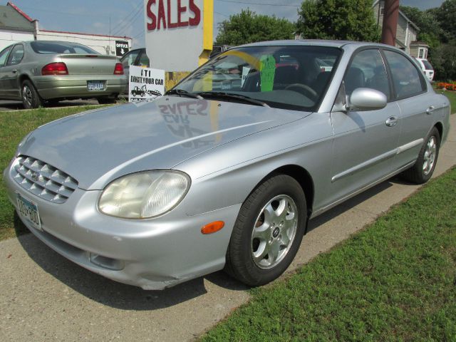 Hyundai Sonata 2000 photo 1