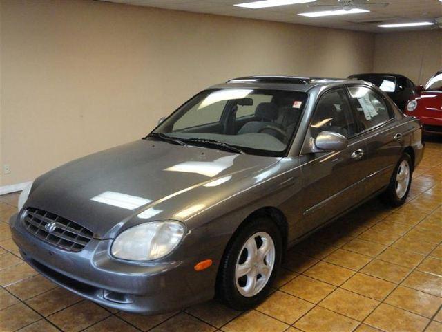 Hyundai Sonata Standard 4X4 Hardtop Sedan