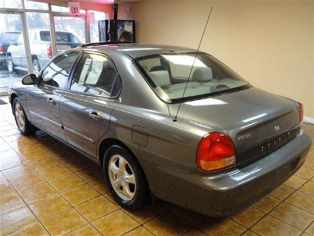 Hyundai Sonata 2001 photo 4