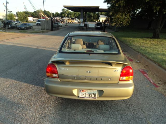 Hyundai Sonata 2002 photo 2