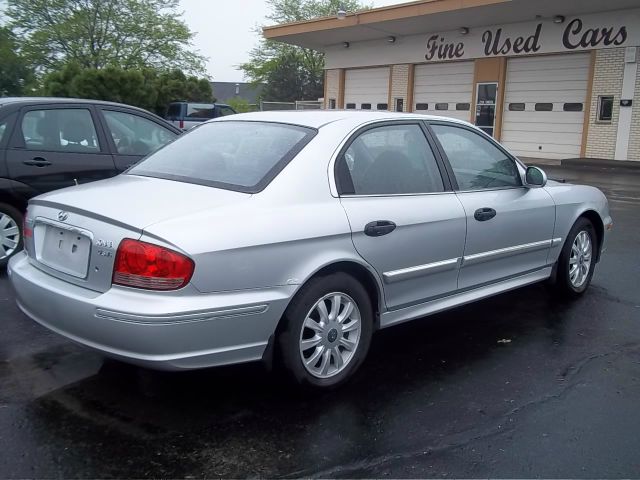 Hyundai Sonata FWD 4dr Sport Sedan