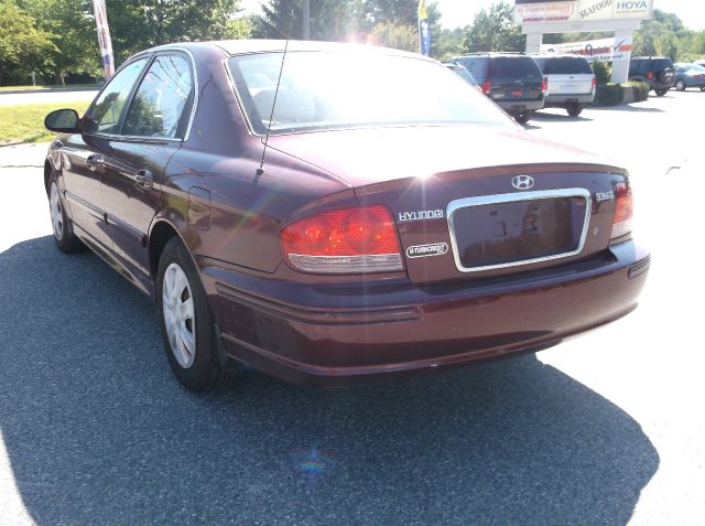 Hyundai Sonata Base Sedan