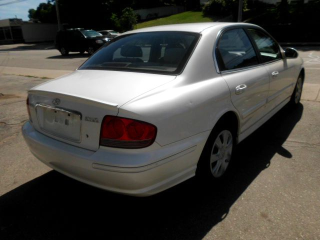 Hyundai Sonata 2002 photo 3