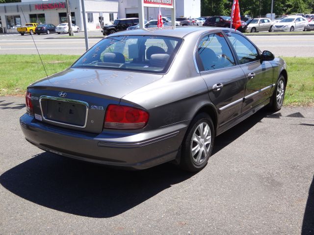 Hyundai Sonata Base Sedan