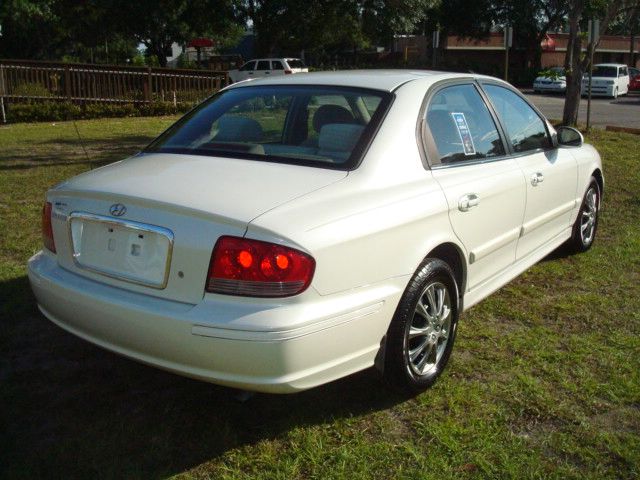 Hyundai Sonata Base Sedan