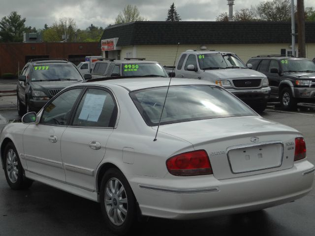 Hyundai Sonata FWD 4dr Sport Sedan