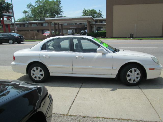 Hyundai Sonata Base Sedan