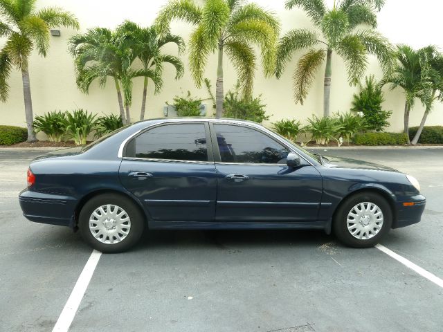 Hyundai Sonata Base Sedan