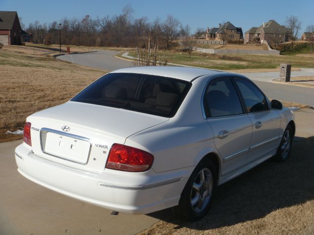 Hyundai Sonata 2004 photo 2