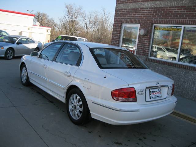 Hyundai Sonata 2004 photo 4