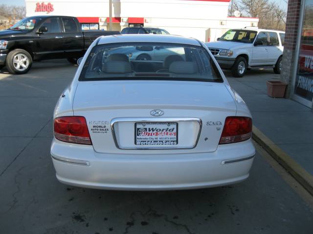 Hyundai Sonata 2004 photo 5