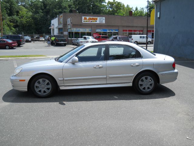 Hyundai Sonata 2004 photo 2