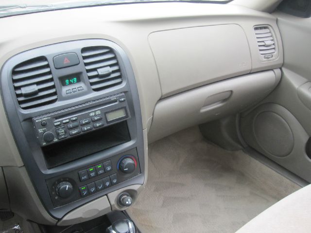 Hyundai Sonata 2004 photo 12