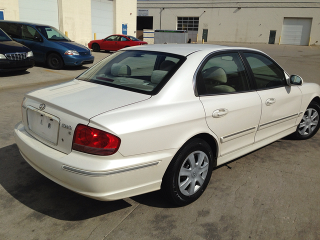 Hyundai Sonata 2004 photo 2