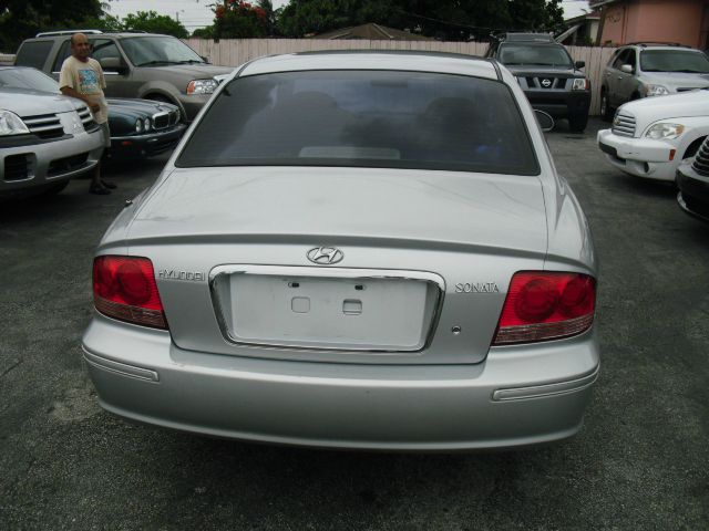 Hyundai Sonata 2004 photo 11